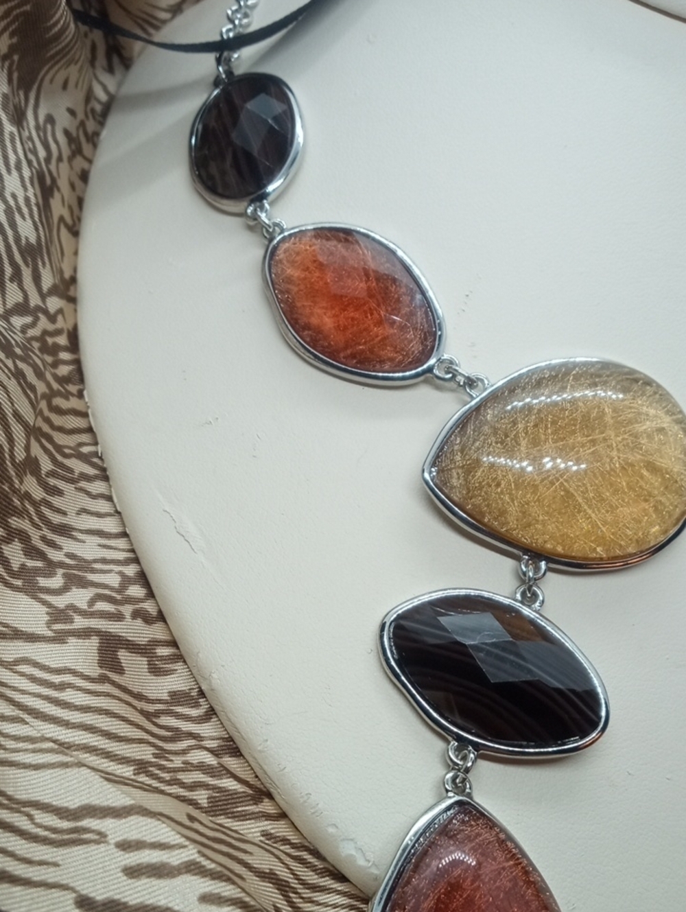 CHICO'S ACRYLIC DROP NECKLACE - Picture 4 of 15